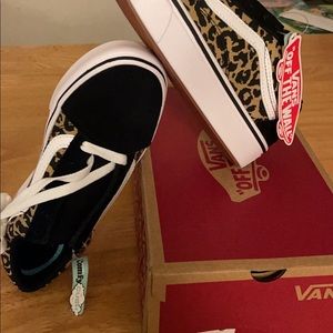 Brand New never worn girls  Vans size 3 in kids.